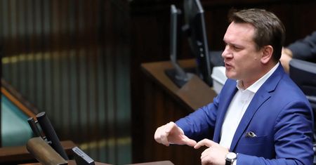 Ostre spięcie w TVP Info z udziałem Dominika Tarczyńskiego. Wzburzyły go słowa o "frajerach"