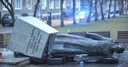 Gdańscy radni zdecydują o usunięciu pomnika ks. Jankowskiego