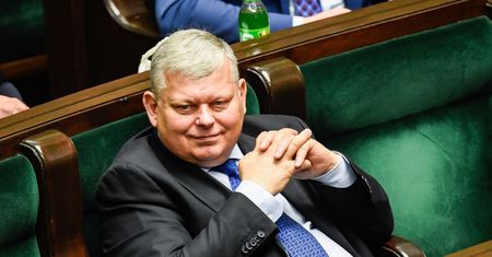 Suski o Schetynie. "Jeździ jak Jaruzelski i prosi o pomoc"