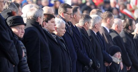 "Opozycjo to nieprzyzwoite. Na pogrzeb się idzie, a nie komentuje w internecie"