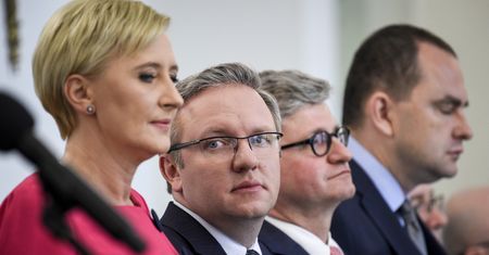 Szczerski rozzłościł Agatę Dudę. Poszło o nauczycieli
