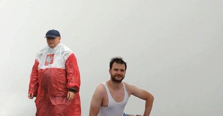 Nie mają litości dla Kaczyńskiego w pelerynie. Zobacz memy