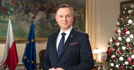 Starannie wyreżyserowane orędzie. "Ktoś ładnie poustawiał"