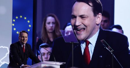 Sikorski do polityków z prawicy. "Jeżeli wszyscy mówią wam, że jesteście pijani to trzeba się przekimać"