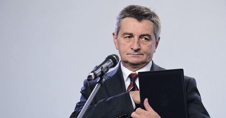 Marek Kuchciński poda się do dymisji. Wiemy, ile straci