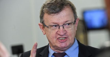 Burzliwa dyskusja o klapsach po wywiadzie Tadeusza Cymańskiego dla WP