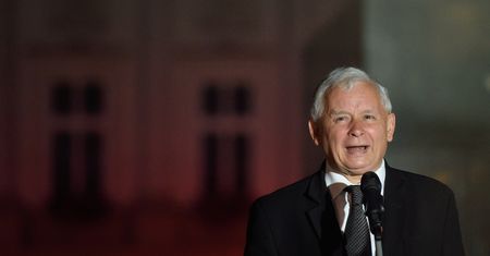 PiS broni dezubekizacji. Spytaliśmy Polaków, co sądzą o ustawie