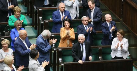 Prztyczek PiS dla prezydenta Dudy? "Kaczyński świetnie wybrał miejsce przemówienia"