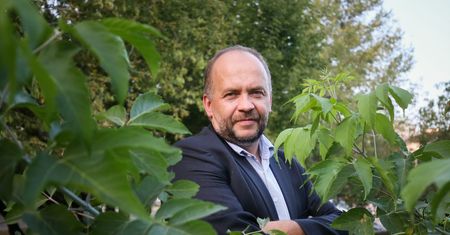 Dr Bachański leczył dzieci medyczną marihuaną. Mimo wyroku sądu nie może wykonywać obowiązków