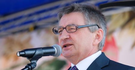 "Odnalazł się" Marek Kuchciński. Odczytał rolnikom list od prezesa