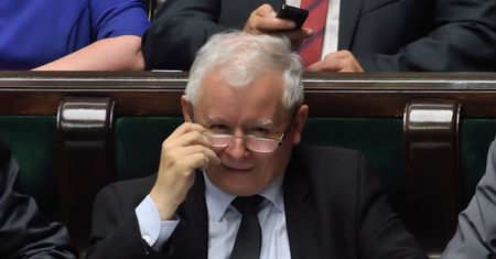 Nawałnice nie zaszkodziły PiS. Partia prowadzi w sondażu