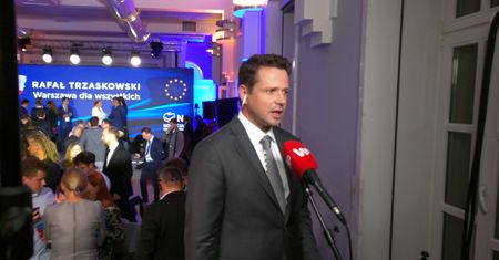 Prezydent Trzaskowski uczy się występować przed kamerą. Ratusz płaci prawie 2 mln zł