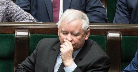 Prokurator został zawieszony, może usłyszeć zarzut propagowania faszyzmu. Przez grafikę z Jarosławem Kaczyńskim