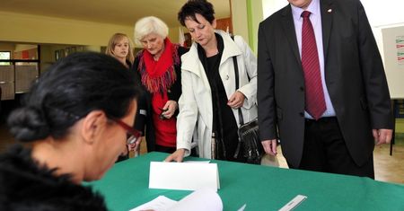 Pensje nauczycieli w Polsce. Waszczykowski wstydzi się zarobków żony