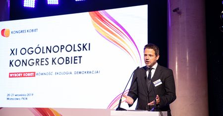 XI Ogólnopolski Kongres Kobiet. Rafał Trzaskowski: "Moja żona nie chce ode mnie kwiatów"