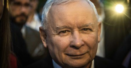 Sondaż. Miażdżąca przewaga PiS, pięć partii w Sejmie