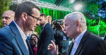 Sondaż. PiS traci po wyborach, KO zmniejsza dystans