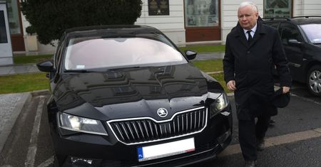 Halloweenowe "najście" Jarosława Kaczyńskiego. Jego dom jest bezpieczny, samochód - niekoniecznie