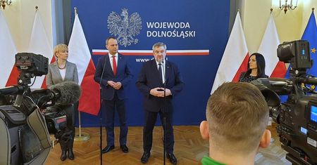 Strajk rolników w Warszawie, a minister we Wrocławiu. "Służąc rolnictwu, służymy Polsce"