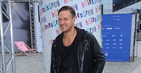 Piotr Stramowski z kolegami na mieście. Świeżo upieczony tata bawił się nocą