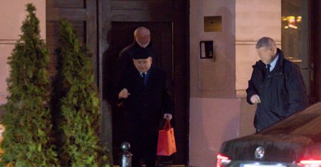 Prezes PiS odwiedził przyjaciółkę. Dostał prezent