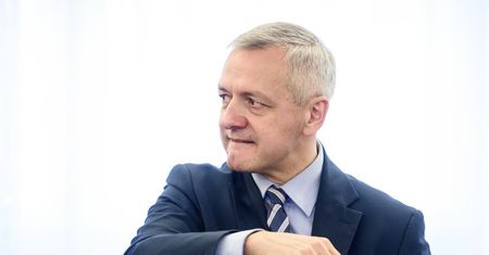 Wypoczynek przy granicy i gigantyczny rachunek za telefon. Minister zabiera głos