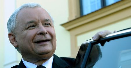 Sondaż. Polacy bardziej ufają Jarosławowi Kaczyńskiemu niż Donaldowi Tuskowi