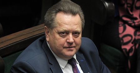 Ministrowi Zielińskiemu nie podobają się donosy?  Sam w przeszłości korzystał z anonimów