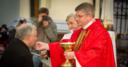 Kaczyński nie może przyjmować Komunii św. Mocne słowa wykładowcy KUL