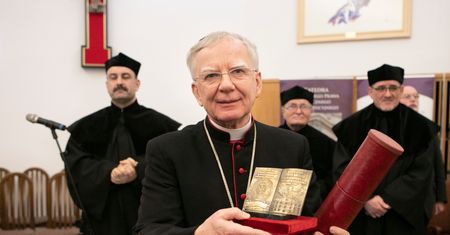 Abp Marek Jędraszewski odebrał nagrodę na KUL. "Konfrontuje się z neomarksistowskimi nurtami"