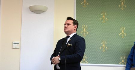 Wyniki wyborów do Europarlamentu 2019. Dominik Tarczyński "pechowym" europosłem. To on musi czekać na brexit