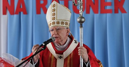Poznań. Abp Jędraszewski ma odprawić jubileuszową mszę. Protest absolwentów liceum