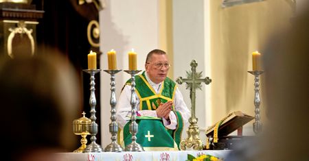 Koronawirus. Ks. Roman Kneblewski dziękuje wiernym. "Nie daliście się ogłupić"