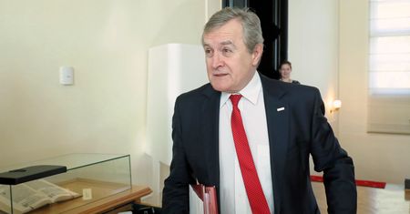 Piotr Gliński o "Klerze": ten pan zrobił karykaturę. Przyznał, że filmu nie widział