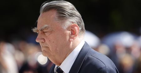 Były premier Jan Olszewski w szpitalu. "Nie może chodzić"