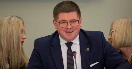Tomasz Rzymkowski odbył podróż za ponad 35 tys. Zapłacił za niego podatnik