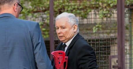 Kaczyński walczy z infekcją. Przełożono operację