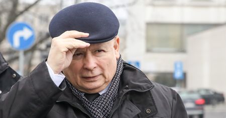 Koronawirus w Polsce. Jarosław Kaczyński pojawił się w kościele. "Jest zabezpieczony"