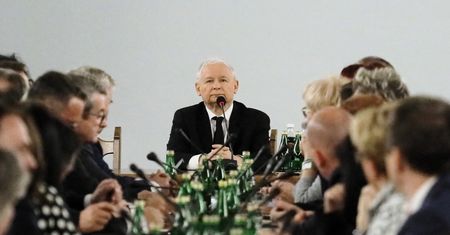 Kulisy wieczornego posiedzenia klubu PiS. Wiemy, co mówił Jarosław Kaczyński