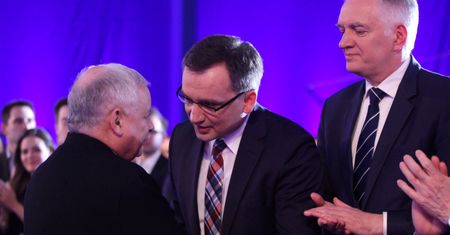 PiS, Porozumienie i Solidarna Polska wciąż nie podpisały umowy. "Trwają rozmowy"
