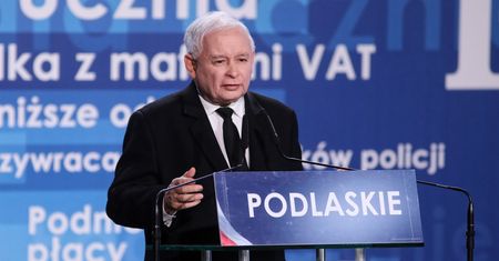 Jarosław Kaczyński w Białymstoku bronił Morawieckiego. "Te wszystkie zarzuty to jest po prostu bezczelność"