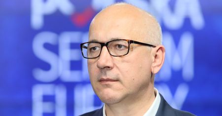 Brudziński ujawnia: program PiS poznamy w sierpniu