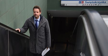 500 plus. Brakuje pieniędzy na wypłaty, mówi prezydent Warszawy. Inne miasta się dziwią