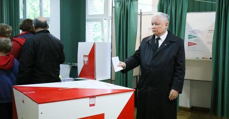 PiS wygrywa w wyborach do sejmików wojewódzkich. Nowy sondaż