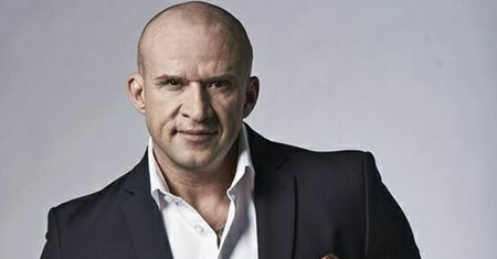 Tomasz Oświeciński odebrał nowy motocykl. Maszyna ma silnik większy, niż rodzinny SUV