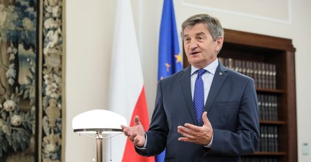 Kolejne rodzinne loty marszałka Marka Kuchcińskiego. Podróżował z rodziną także helikopterem