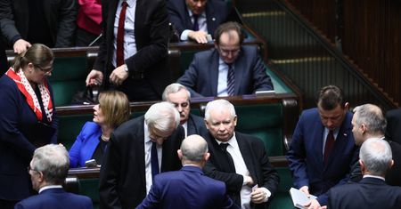 PiS chce omówić zmiany w rządzie? Narada kierownictwa partii na Nowogrodzkiej