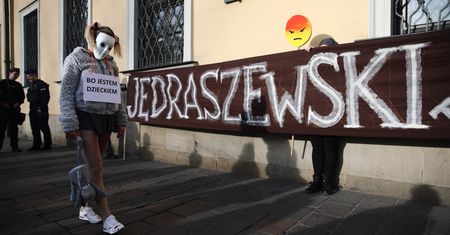 Kraków. Manifestacja przed kurią. "Bo jestem dzieckiem"