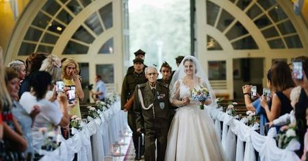Wnuczka Bronisława Karwowskiego zdradziła, co dziadek wyszeptał jej do ucha podczas ślubu