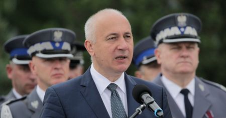 Joachim Brudziński nazwał manifestacje przed KRS "hucpą". "Polska Policja jest ponad tym sporem"